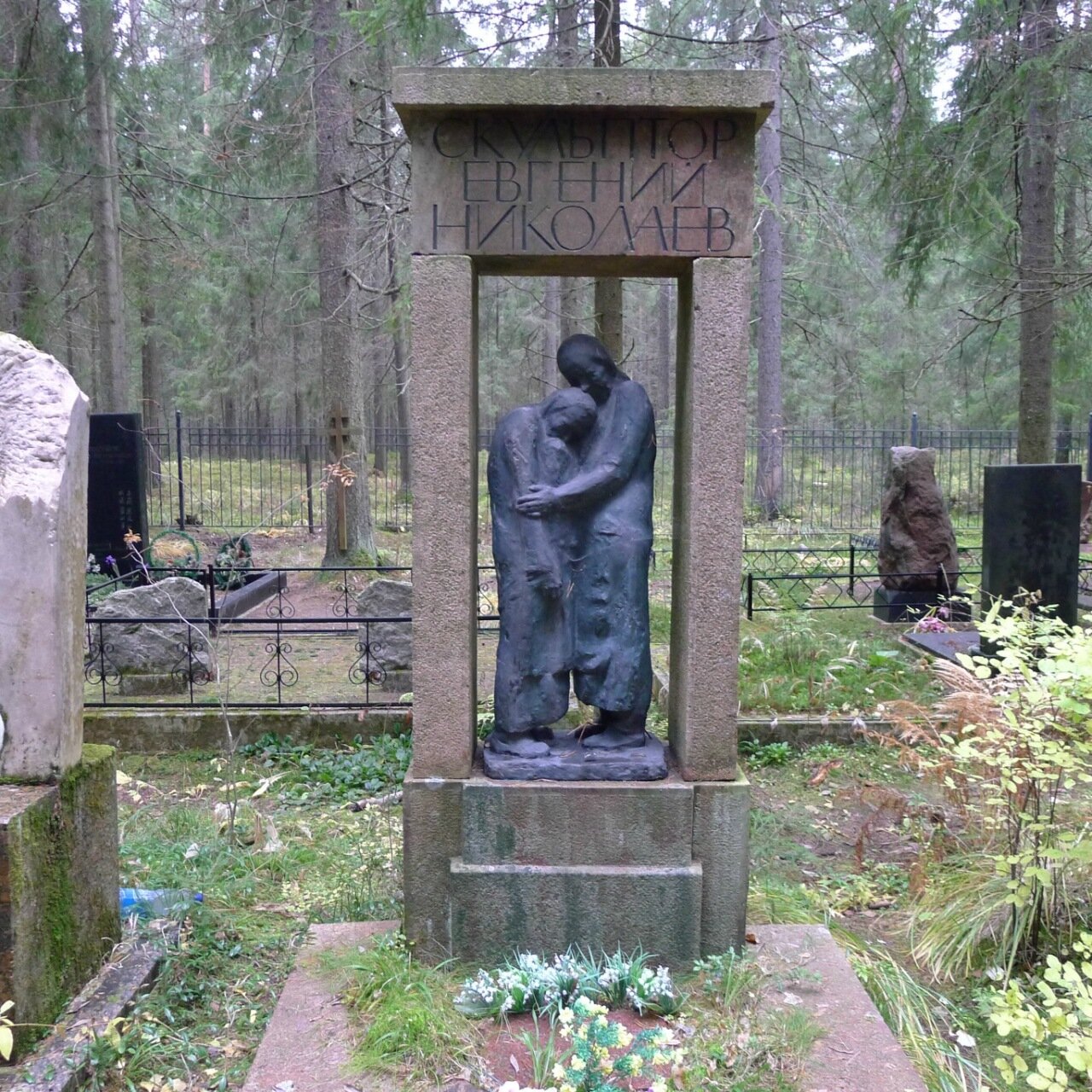 Комаровское кладбище